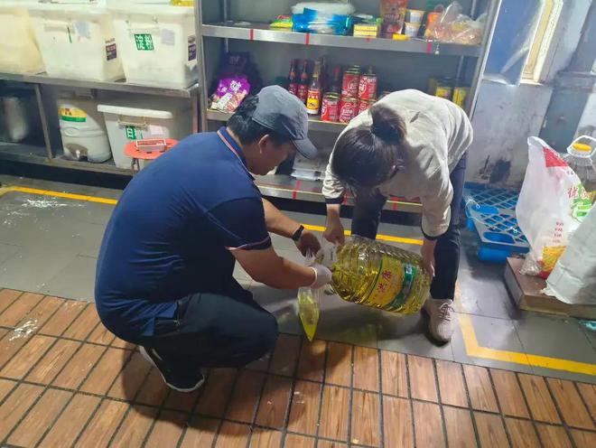 筑牢升學宴食品安全防線——濟南平陰縣市場監(jiān)管局開展肉制品及副產(chǎn)品加工專項抽檢